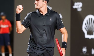 João Fonseca vence Thiago Monteiro em duelo brasileiro pelo Rio Open