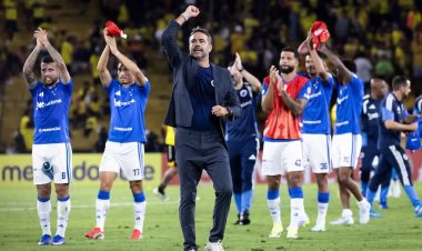 "Perfil elétrico" e autoestima: como vestiário do Cruzeiro encara estilo Artur Jorge