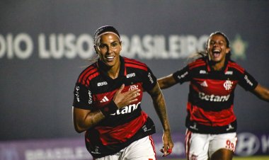 Flamengo derrota Vitória e fica perto de líderes no BR Feminino
