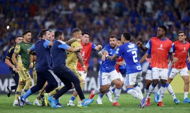 Cruzeiro x Boca Juniors termina em confusão no Mineirão