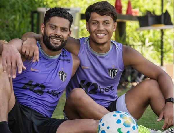 Hulk faz primeiro treino com filho no Atlético-MG e festeja: "Me fez voltar no tempo"