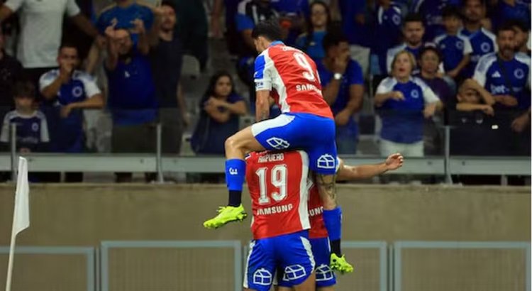 "Mineiraço" e "vitória histórica": derrota do Cruzeiro é destaque na imprensa do Chile
