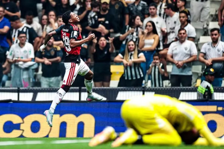 Domínguez admite surpresa com ausência de Hulk no Atlético-MG e pede blindagem em "turbulência"