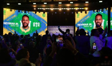 Neymar não treina em apresentação e preocupa a duas semanas da Copa