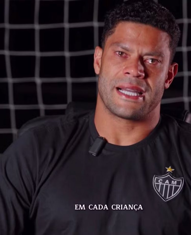 Emocionado, Hulk se despede do Atlético-MG: "Achei que algumas histórias não teriam fim"
