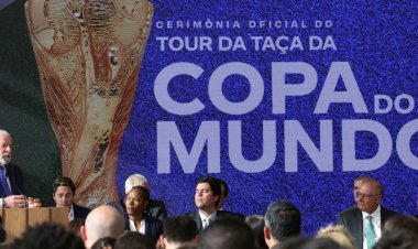 Lula sanciona lei da Copa do Mundo Feminina e reconhece pioneiras