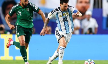 Messi vira maior artilheiro das copas e lidera Argentina em estreia