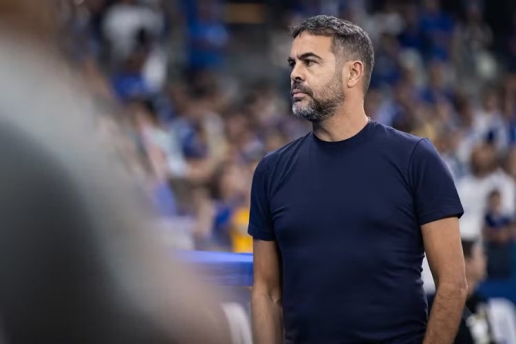 "Cínico e ingrato" e copo meio cheio: como Artur Jorge analisou empate do Cruzeiro com o Fluminense
