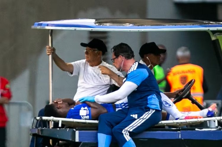 Sinisterra vai passar por cirurgia e pode desfalcar o Cruzeiro até o fim da temporada
